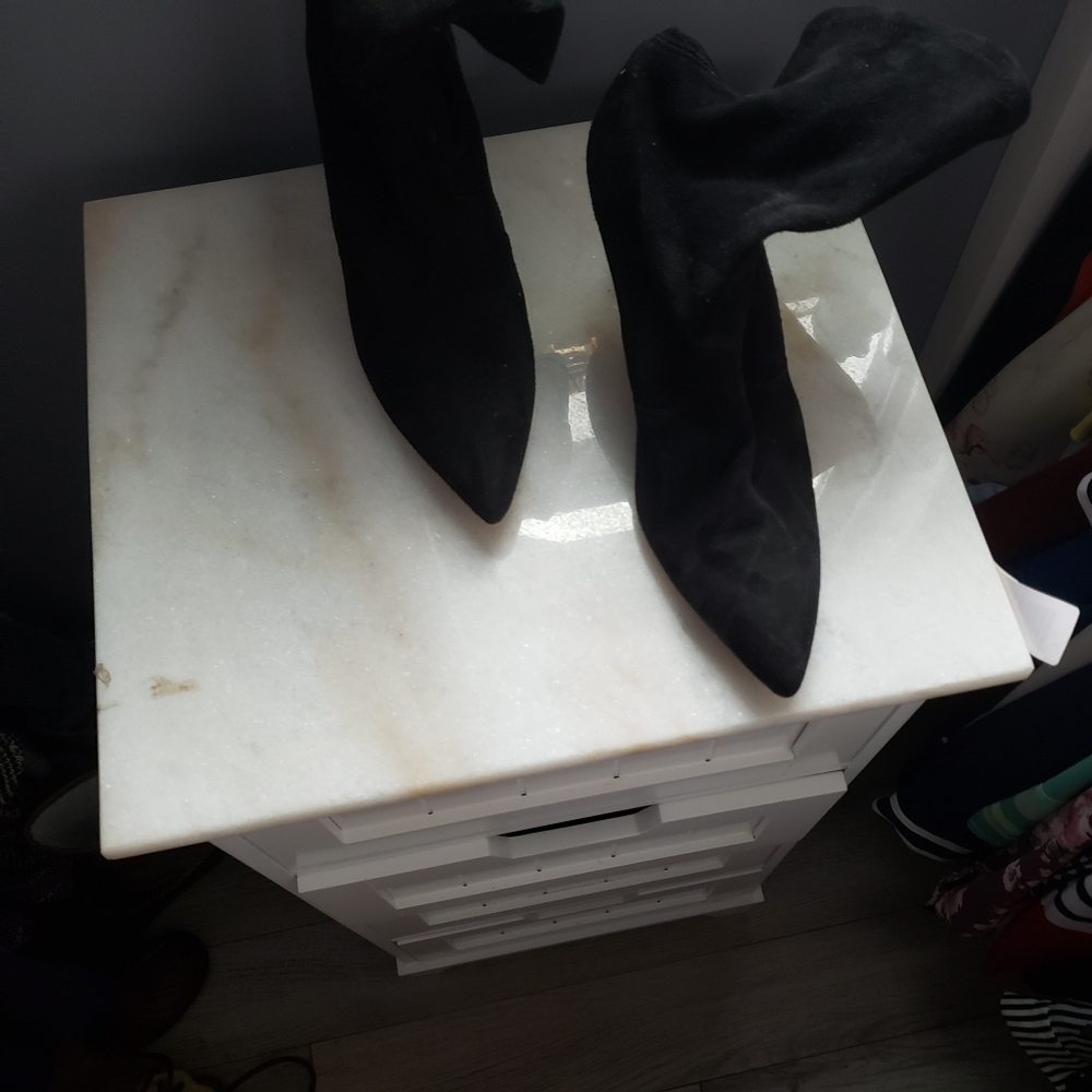Stuart Weitzman - Picture 4 of 4